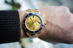 Rolex Submariner 16808 – 18K Yellow Gold – Diamond & Sapphire Serti Dial – Blue Bezel - 图片 5