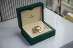 Rolex Submariner 16808 – 18K Yellow Gold – Diamond & Sapphire Serti Dial – Blue Bezel - 图片 3
