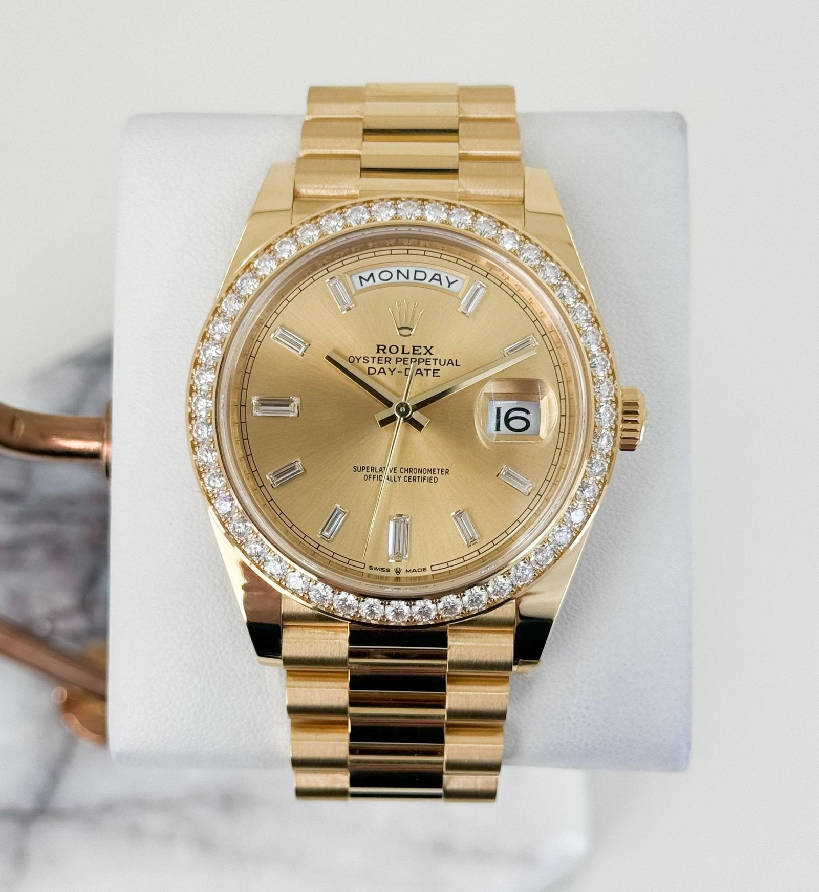 rolex-day-date-40-yellow-gold-champagne-diamond-dial-diamond-bezel-president-bracelet-228348rbr-929205.jpg Rolex Day-Date 40 Yellow Gold Champagne Diamond Dial & Diamond Bezel President Bracelet 228348RBR - - 图片 1